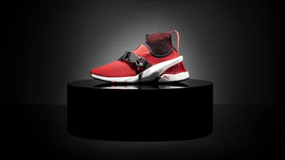 Puma та Ferrari випустили кросівки на честь суперкара SF90 Stradale