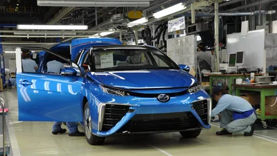 В Японії всі нові машини будуть оснащувати "чорними ящиками"