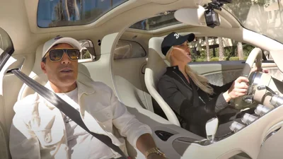 Мультимільйонер дав Суперкар Блонді покататись на Bugatti Chiron Hermes вартістю $4,5 млн і білявка ледь його не розбила: відео
