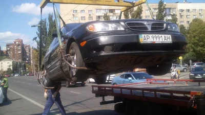 Правоохоронці зацікавились київськими евакуаторами - 16 серпня 2021 - Auto24