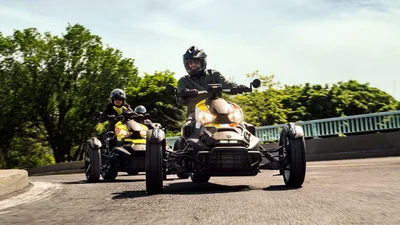 Can-Am представил обновленную линейку дорожных трициклов Ryker и Spyder