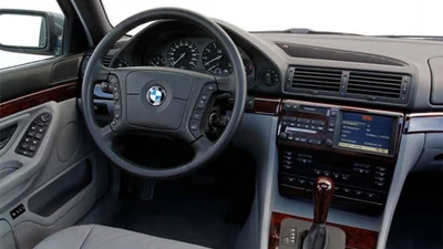 Что лучше купить: подержанный "премиум" или новый "бюджетник"