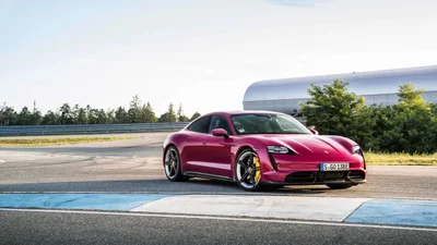 Porsche представила оновлений Taycan 2021