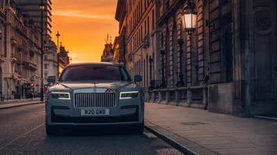 Призрак Чарльза Роллса проехал по улицам Лондона в подобии Rolls-Royce Ghost