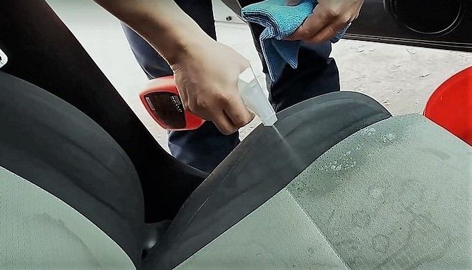 Сухая химчистка: чистим салон автомобиля своими силами