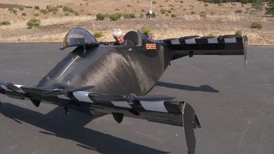 Відео: журналіст без досвіду пілота спробував політати на аеромобілі - 13 жовтня 2021 - Auto24