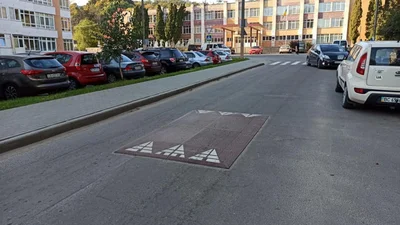 У Львові почали встановлювати новий вид лежачих поліцейських - 15 жовтня 2021 - Auto24