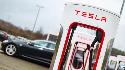 Tesla вперше дозволила власникам електрокарів інших марок заряджатись на швидкісних терміналах Supercharger - 2 листопада 2021 - Auto24