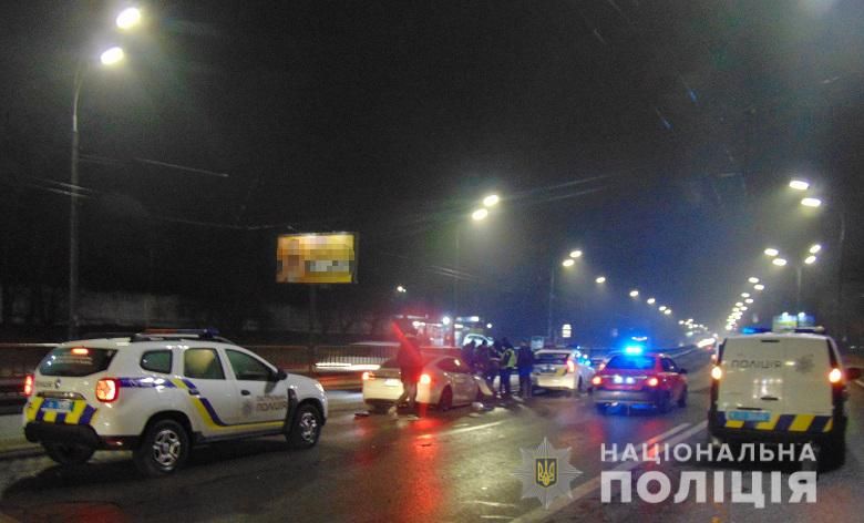 В Киеве пьяный сотрудник автомойки похитил Tesla 2