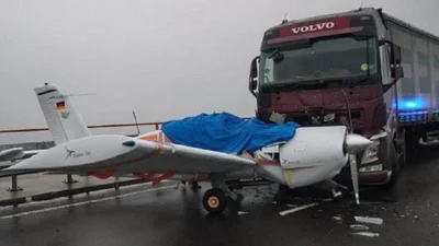 У Німеччині сталось ДТП з літаком на мосту - 6 грудня 2021 - Auto24