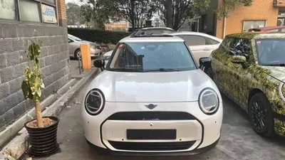 Mini Cooper наступного покоління вперше показався без камуфляжу