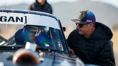 15-летняя дочь Кена Блока стала новой звездой команды Hoonigan - 13 декабря 2021 - Auto24