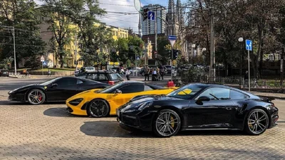 Скільки розкішних авто було куплено в Україні за 2021 рік: статистика