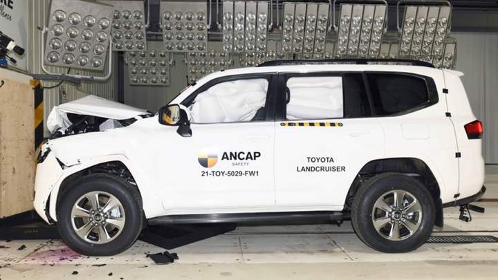 Toyota Land Cruiser 2022 получил высокий рейтинг безопасности по результатам краш-тестов 1
