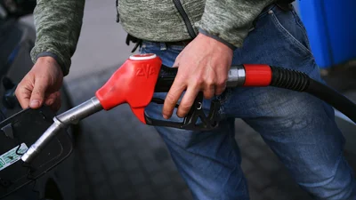 Горючее продолжает расти в цене: сколько стоит бензин на АЗС