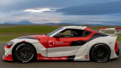 Toyota научила автомобиль скользить на автопилоте: видео