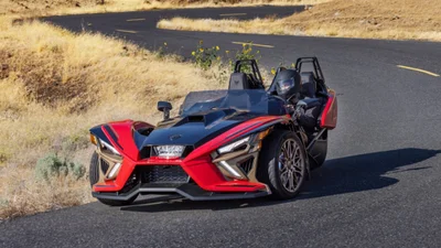Polaris представил трехколесный спорткар Slingshot Signature LE