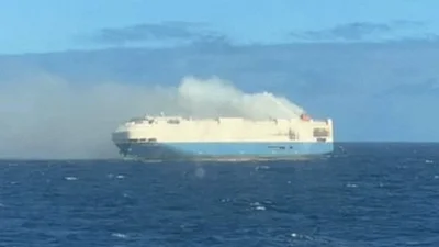 В океані загорілось судно з новими Porsche та Volkswagen - 18 лютого 2022 - Auto24