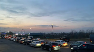 На кордоні з Польщі до України стоять тисячі автомобілів (оновлено)