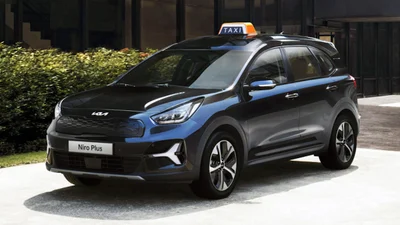 Корейці пропонують заміну "Сонатам" та К5 для таксі