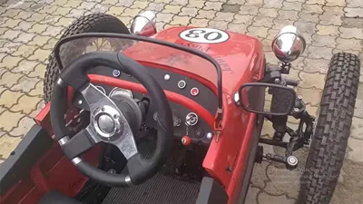 Оригінальний транспорт: самохідна коляска від мотоцикла