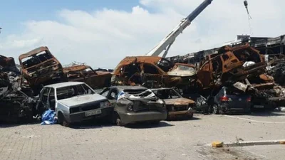 В Маріуполі показали кладовище автомобілів