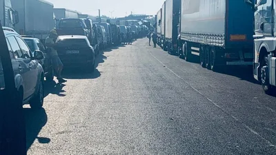 Черги на зберіглись попри скасування нульового розмитнення