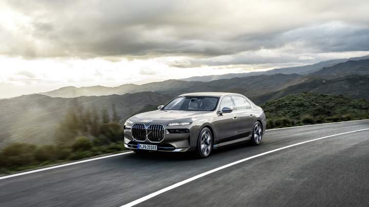 BMW сделает первый в мире бронированный электромобиль 1