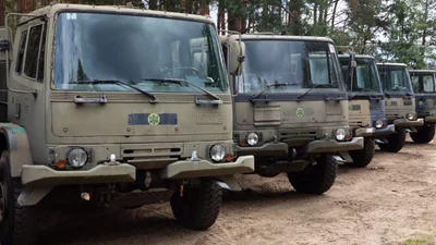 Вантажівки DAF Leyland волонтери привезли з Великобританії - Auto24