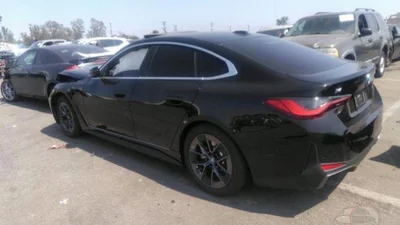 Електроседан BMW i4 2022 року на аукціоні IAAI у США - Auto24