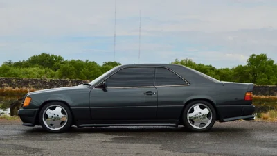 Mercedes-Benz у кузові W124 продали за $600 000 - Auto24