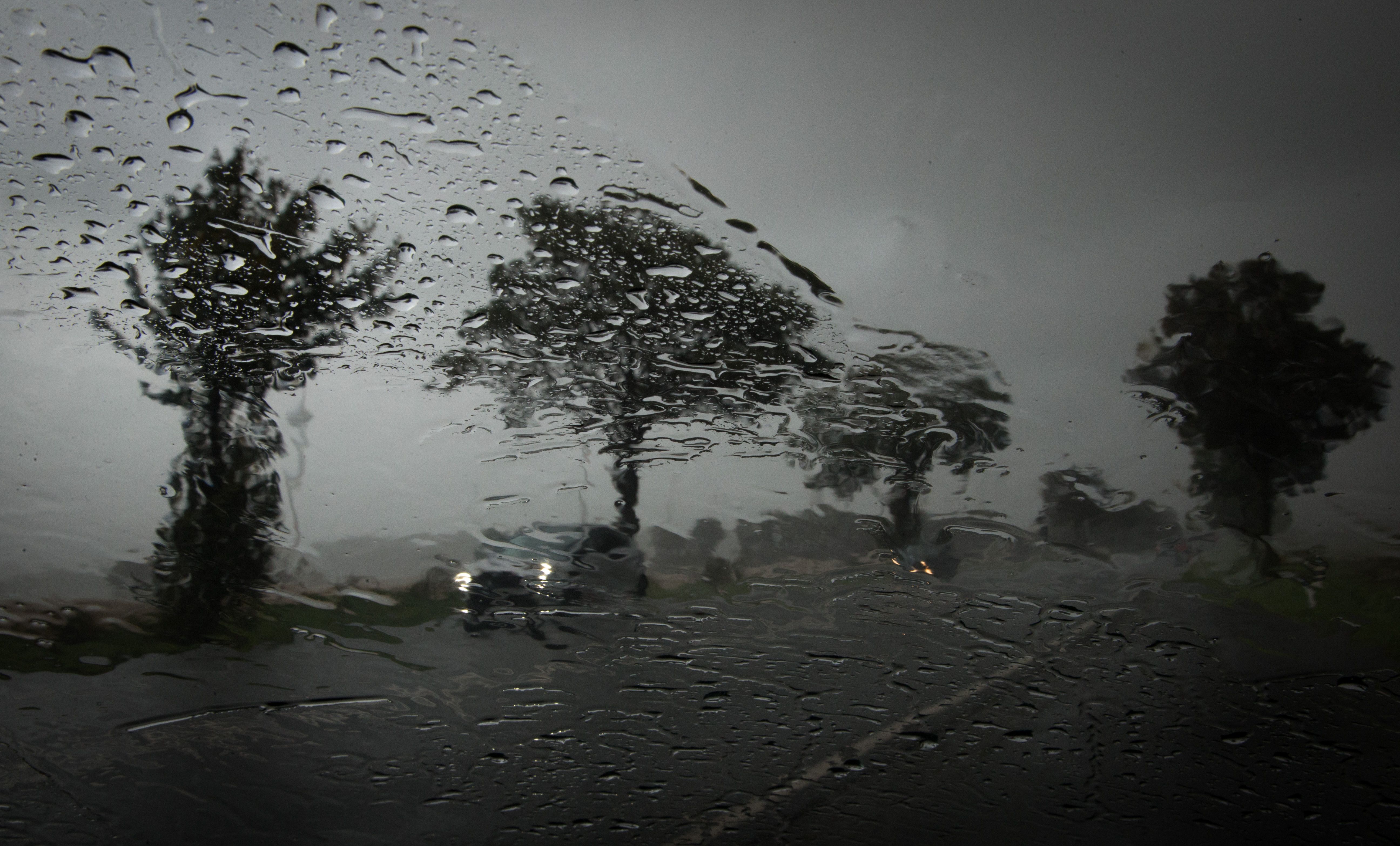 Страшный дождь. Heavy Rain ветер. Дождь страшное фото. Картинки страшного дождя ливня.