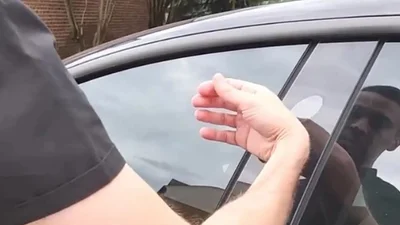 Власник Tesla вживив в руку чіп-ключ - Auto24