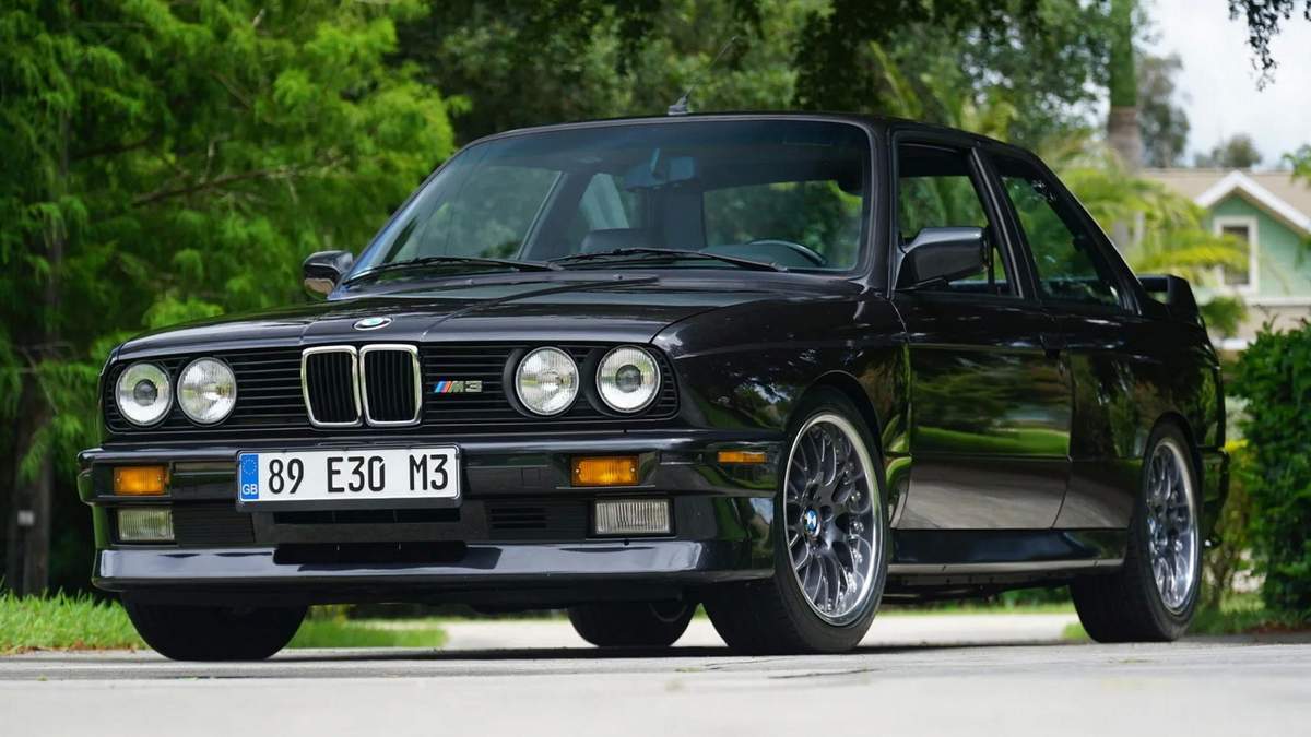 BMW M3 в 1989 году стоил более 100 000 долларов и продолжает расти в цене.