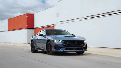 Новый Ford Mustang получил традиционные двигатели