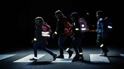 У Польщі почнуть штрафувати пішоходів за неправильний одяг