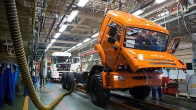 Російський КамАЗ присвоїв німецькі коробки передач та американські двигуни