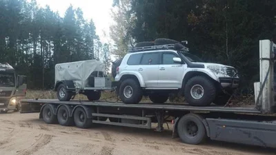 Бронированные внедорожники Toyota Land Cruiser 200 направляются в Украину из Литвы