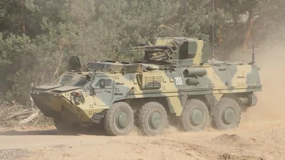 Український БТР-4 «Буцефал» врятував життя екіпажу після обстрілу: відео