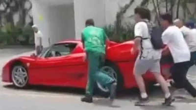 Ferrari за $5 мільйонів заводили зі штовхача: відео