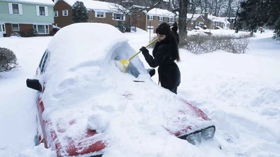 Как откопать авто из-под снега и безопасно выехать: советы