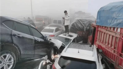 У Китаї сталась аварія за участю 200 автомобілів: фото