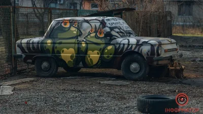 У Дніпрі помічено патріотично розфарбований "Запорожець": фото