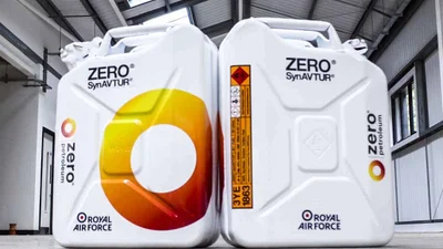 Первый "экологический бензин" уже продается по 2800 евро за литр