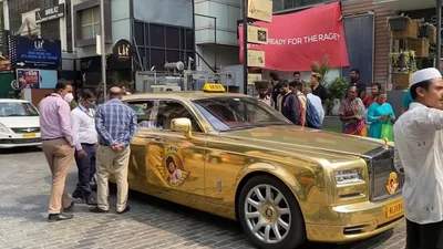 Миллионер превратил золотой Rolls-Royce Phantom в такси