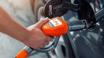 Середня ціна автогазу знизилась менш ніж до 24 гривень за літр