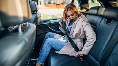 Водителя оштрафовали за непристегнутого пассажира на заднем сиденьи