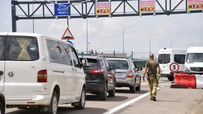 Скільки автомобілів привезли в Україну в якості гуманітарної допомоги