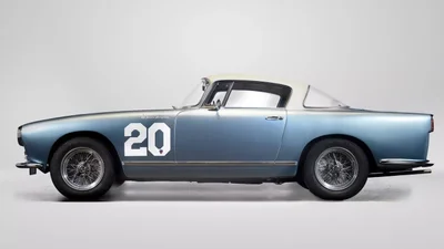 Найкрасивіший Ferrari з низьким дахом продають за 2 мільйони євро