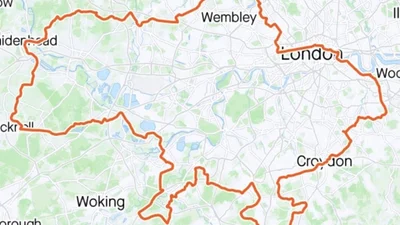 Англієць на велосипеді "намалював" мапу України у Лондоні